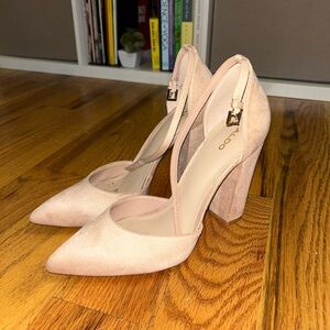 Aldo Nude Suede Size 8 Closed Toe Heels